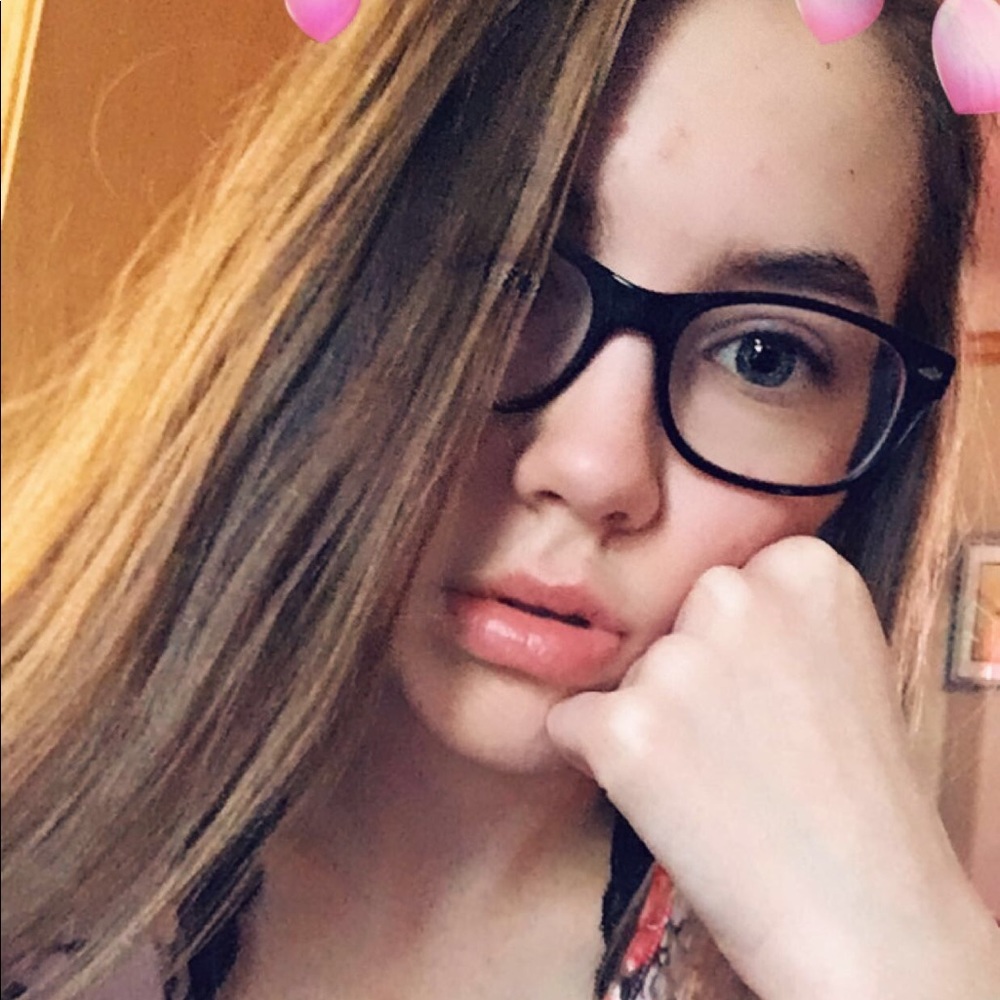 Meet your Posher, Becca